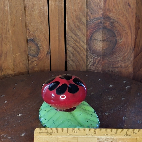 Glass Ladybug on Leaf Figurine - Picture 12 of 15